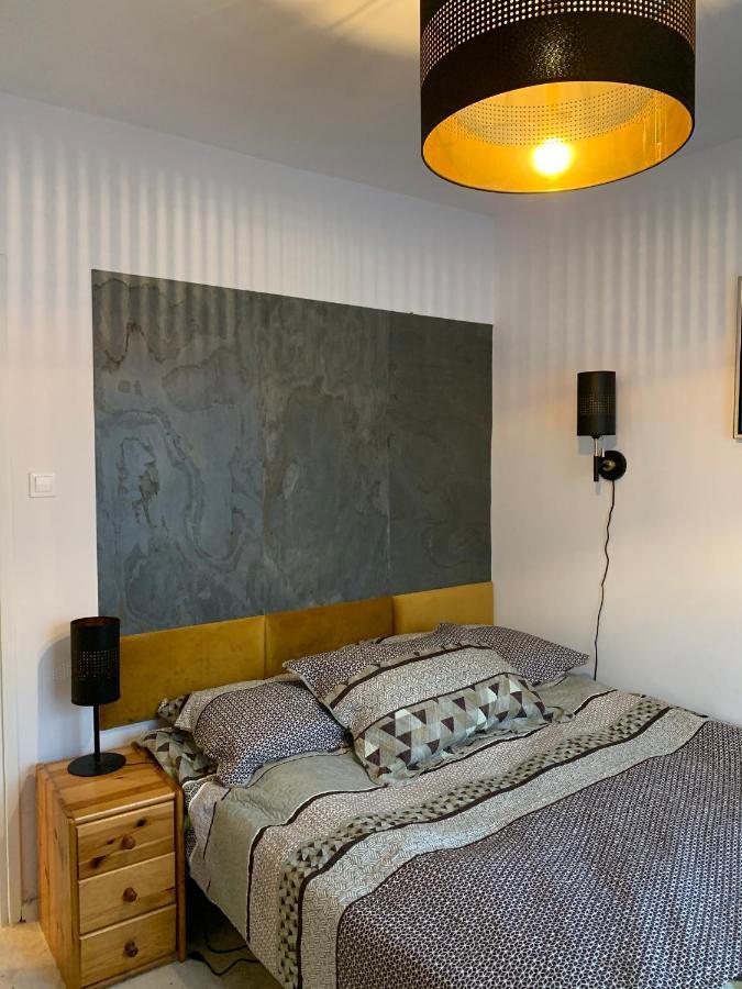 Butas Perfect Location Two Bedrooms With Balkony