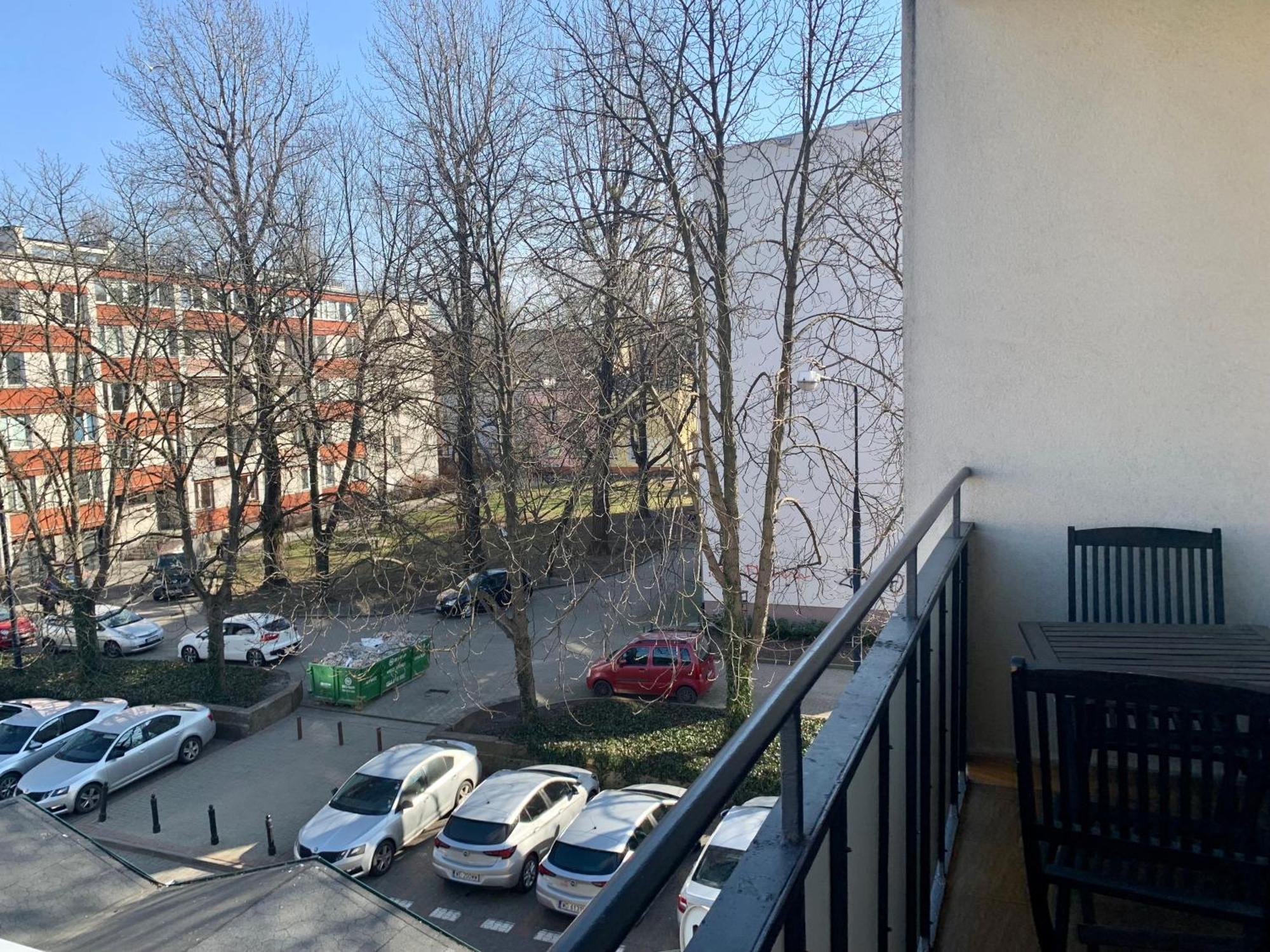 Butas Perfect Location Two Bedrooms With Balkony